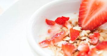 Mascarilla casera de fresas y yogurt Mascarilla casera de fresas y yogurt