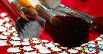 Cómo limpiar las brochas de maquillaje en casa Cómo limpiar las brochas de maquillaje en casa